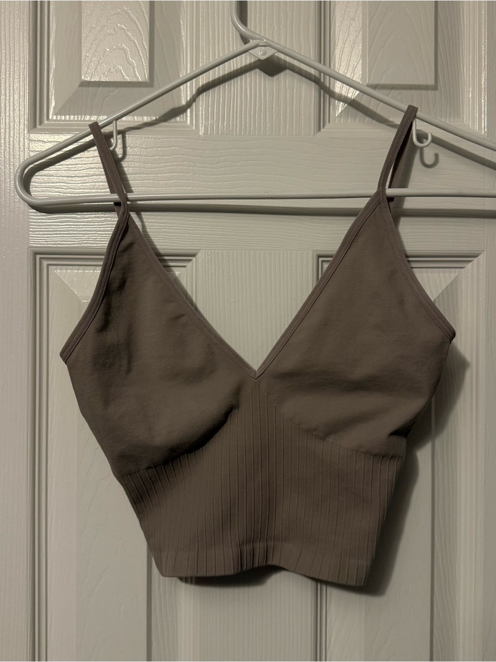 M/L V-Neck Ribbed Crop Tank Top - Taupe